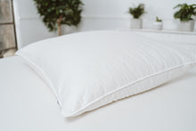 Lade das Bild in den Galerie-Viewer, Federkissen 80x80 cm – Allergiker geeignet, Made in Germany