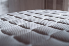 Lade das Bild in den Galerie-Viewer, Federkernmatratze 30cm mit integriertem Topper auf jeder Seite – Luxus Schlafkomfort mit Garantie