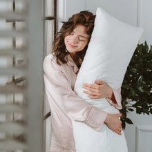 Lade das Bild in den Galerie-Viewer, Seitenschläferkissen 145 cm – ergonomisch, allergikergeeignet & Made in Germany