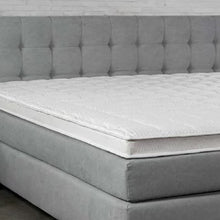 Lade das Bild in den Galerie-Viewer, Luxus Boxspringbett grau – gepolstertes Kopfteil mit Chesterfield-Steppung, elegantes Design für modernes Schlafzimmer
