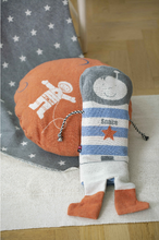 Lade das Bild in den Galerie-Viewer, Kinder Kuscheldecke  Astronaut Decke in Puppe Geschenkidee
