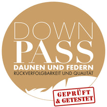 Lade das Bild in den Galerie-Viewer, Downpass Daunen und Federn Rückverfolgbarkeit und Qalität geprüft und getestet
